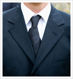 通夜・葬儀・告別式に合わせるシャツ