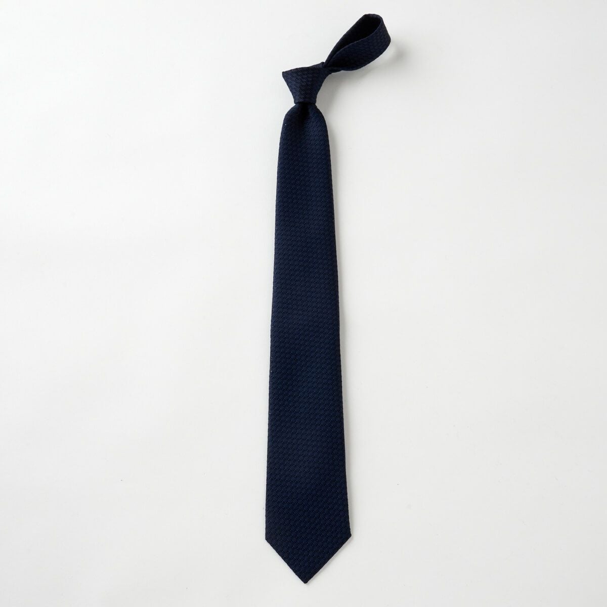 着こなしを彩るネクタイ NF-B-003-NAVYBLUE